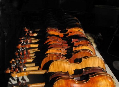 picture of fiddles on table